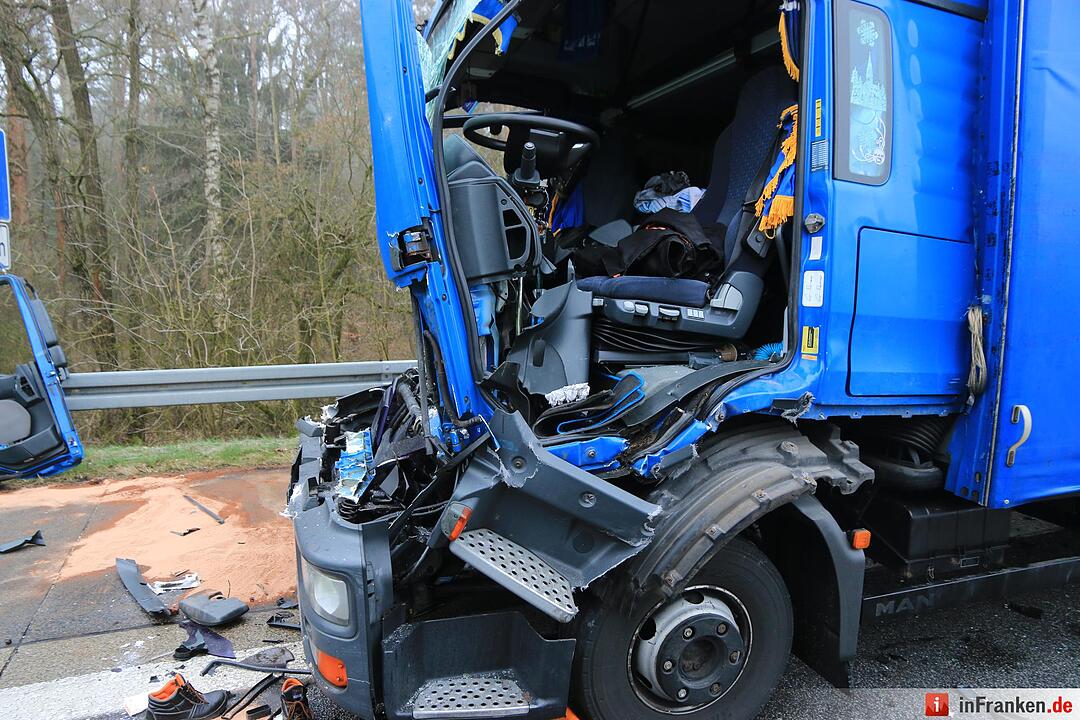 Unfall mit drei Lkw auf A3 bei Höchstadt