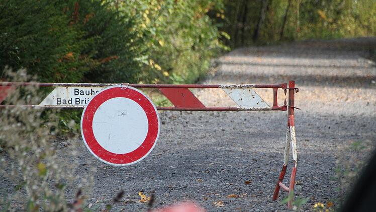 Die Sinntalbahn ist endgültig Geschichte, der größte Teil der Schienen ist bereits ausgebaut. Nun geht es darum, auf das Schotterbett einen durchgehend asphaltierten Radweg von der Landesgrenze bis nach Wildflecken zu bauen.Ulrike Müller