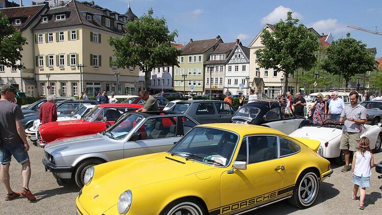 Impressionen vom 15. Coburger Old- und Youngtimertreffen auf dem Schlossplatz.Foto: Wolfgang Desombre