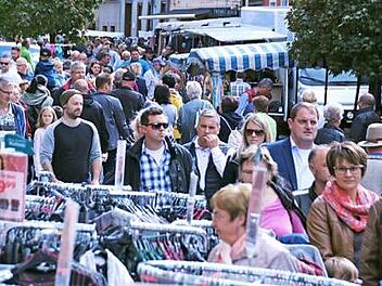 Das spätsommerliche Wetter sorgte dafür, dass viele Menschen ihren Sonntagsspaziergang in Bad Staffelstein unternahmen.