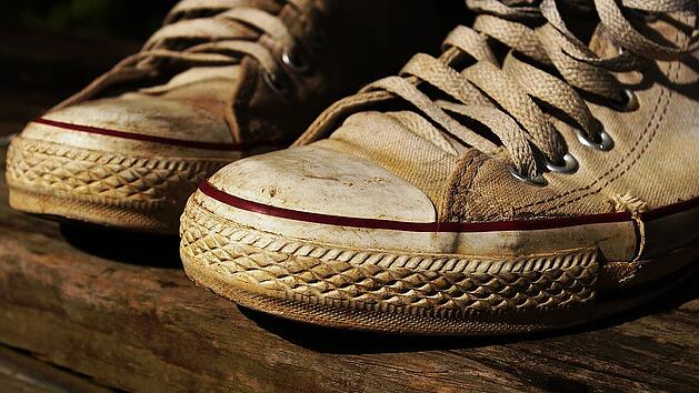 Schuhe in der Waschmaschine waschen: Nicht alle Schuhe gehören in die Waschmaschine