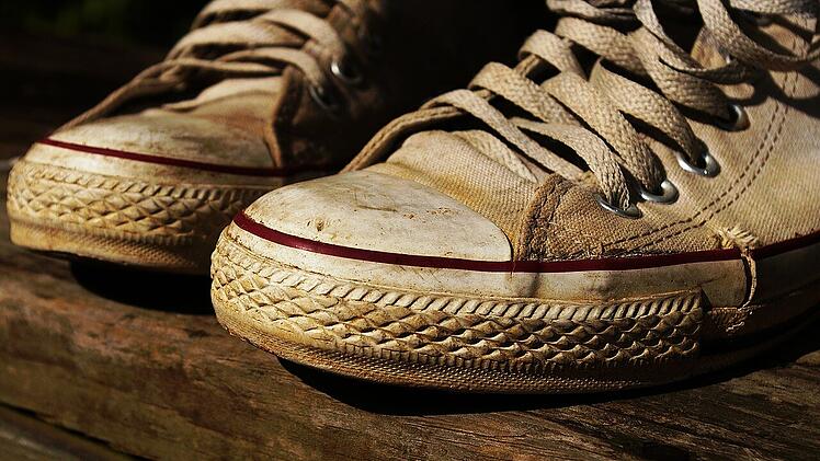 Schuhe in der Waschmaschine waschen: Nicht alle Schuhe gehören in die Waschmaschine
