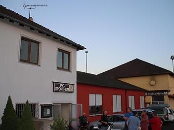 Schwierige und kostenintensive Sanierungsarbeiten stehen beim Vereinsheim in Schwärzelbach an. Aktuell konnte noch kein Konsens gefunden werden.