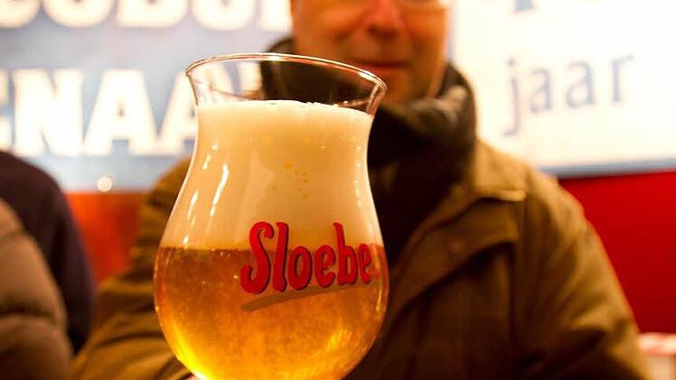 Nand Bruynooghe mit Bier aus seiner Heimatstadt Oudenaarde.