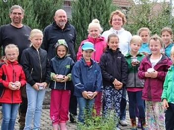 Ferienpass: Kinder mischten ihren Kräuter-Tee