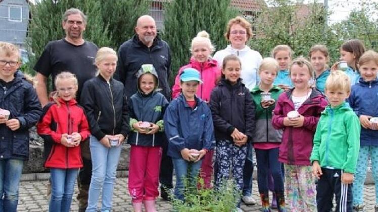 Ferienpass: Kinder mischten ihren Kräuter-Tee