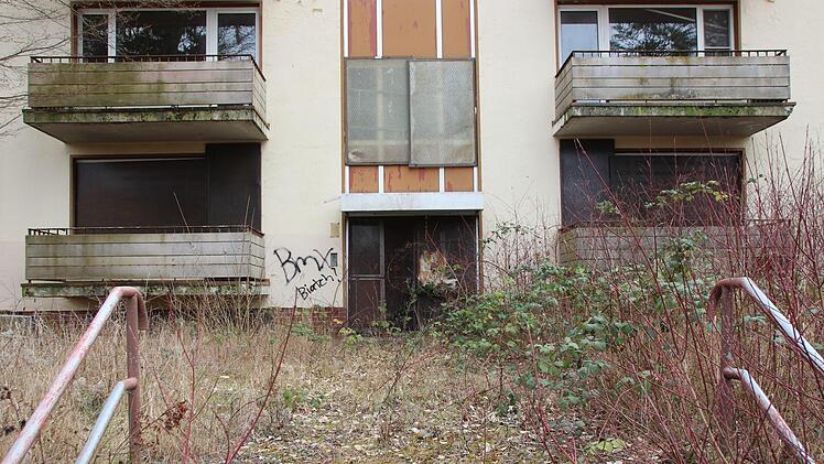Das letzte noch nicht sanierte Wohnhaus in der früheren US-Wohnsiedlung in der Schurzstraße soll demnächst verkauft werden. Foto: Benedikt Borst