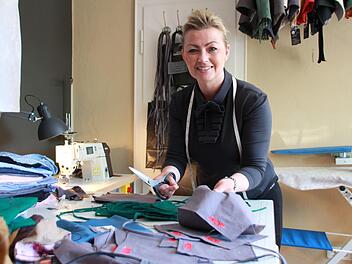 Silke Kallweit-Lorber näht auf Anfrage modischen Mund-Nasen-Schutz. Foto: Franziska Rieger