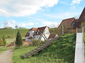 Der Spielplatz in der Abt-Montag-Straße wird nicht mehr stark genutzt, weswegen auch nichts mehr investiert wird. Foto: Walter Hanslok