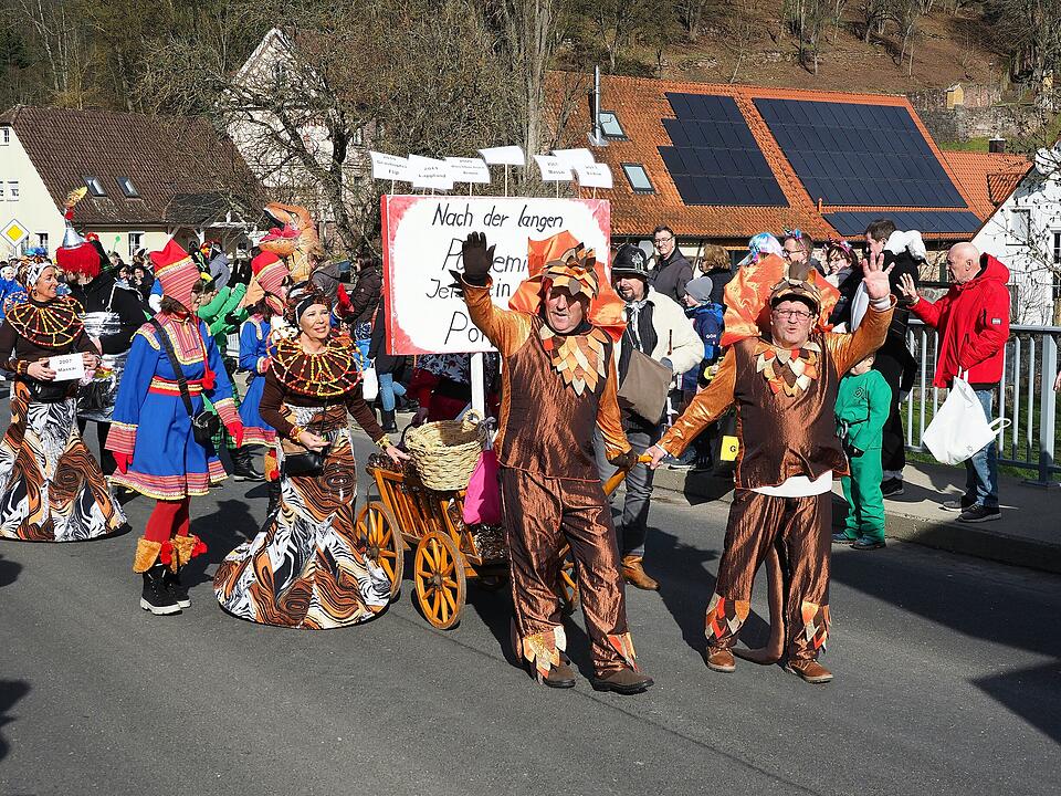 Buntes Faschingstreiben lockte tausende Besucher an.