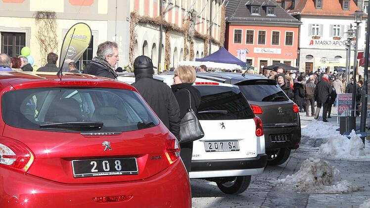 Zwölf Autofirmen präsentierten gestern in der Innenstadt die neuesten Modelle.