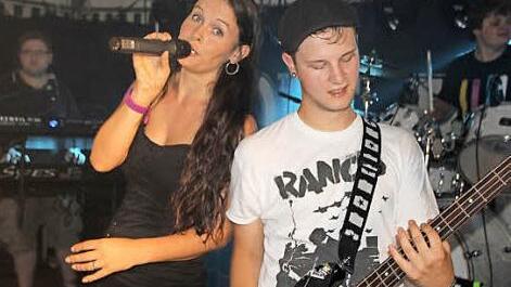 Die Kapelle erinnerte in einem Kult-Medley an "Wolle" Petry.Foto: Eckehard Kiesewetter