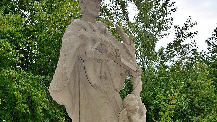 Nun stehen sie in der richtigen Richtung: Die Bildstöcke am Ipthäuser Wallfahrtsweg. Hier der Schmerzensmann an der Geißelsäule. Foto: Hanns Friedrich