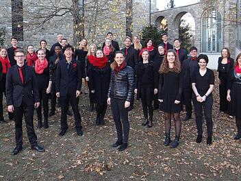Der Kreisjugendchor Bamberg unter Leitung von Wolfgang Reh Foto: Rebecca B&ouml;hm