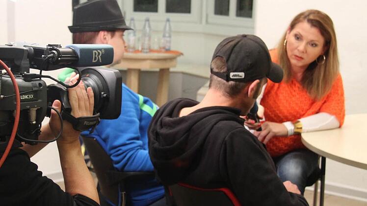 Abhängige erzählen, wie Crystal Speed ihr Leben verändert hat, und wie sie versuchen, aus dem Teufelskreis heraus zu kommen. Auch das Bayerische Fernsehen berichtete bereits aus der Bezirksklinik in Hochstadt.   Foto: Gerda Völk