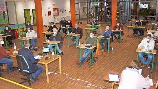 Die Klassenzimmer sind verwaist, aber in der Aula der Grundschule Rauhenebrach tagt regelmäßig der Gemeinderat Rauhenebrach.