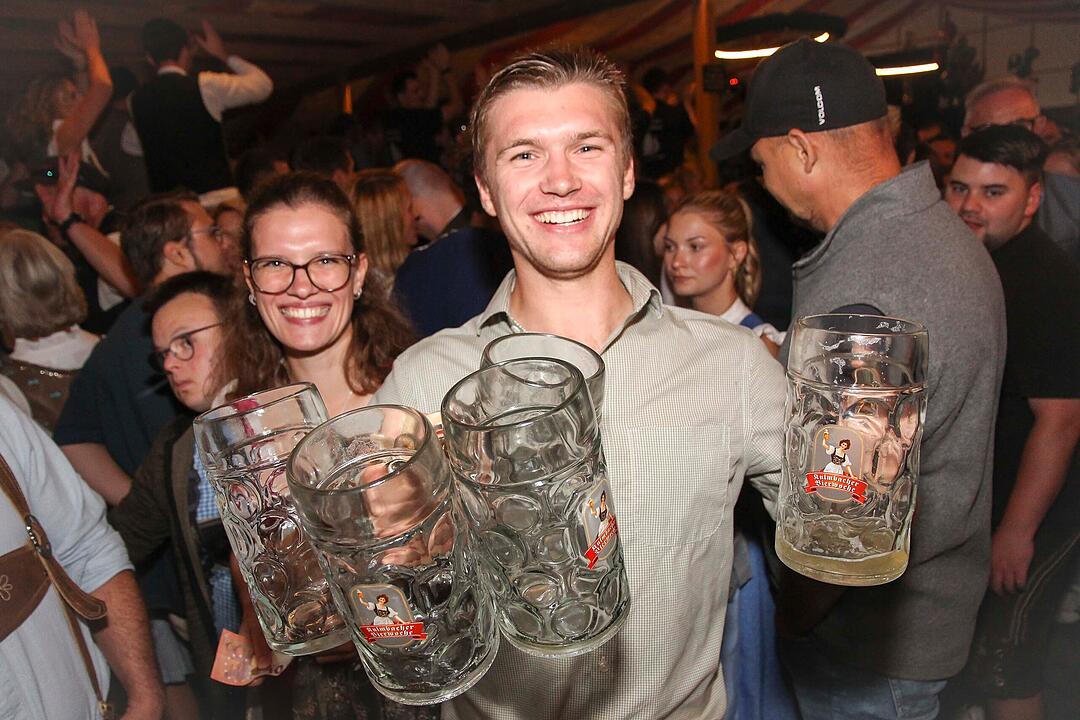 Tanzen, Feiern, Mitsingen &ndash; bayerische Partystimmung bis Mitternacht.