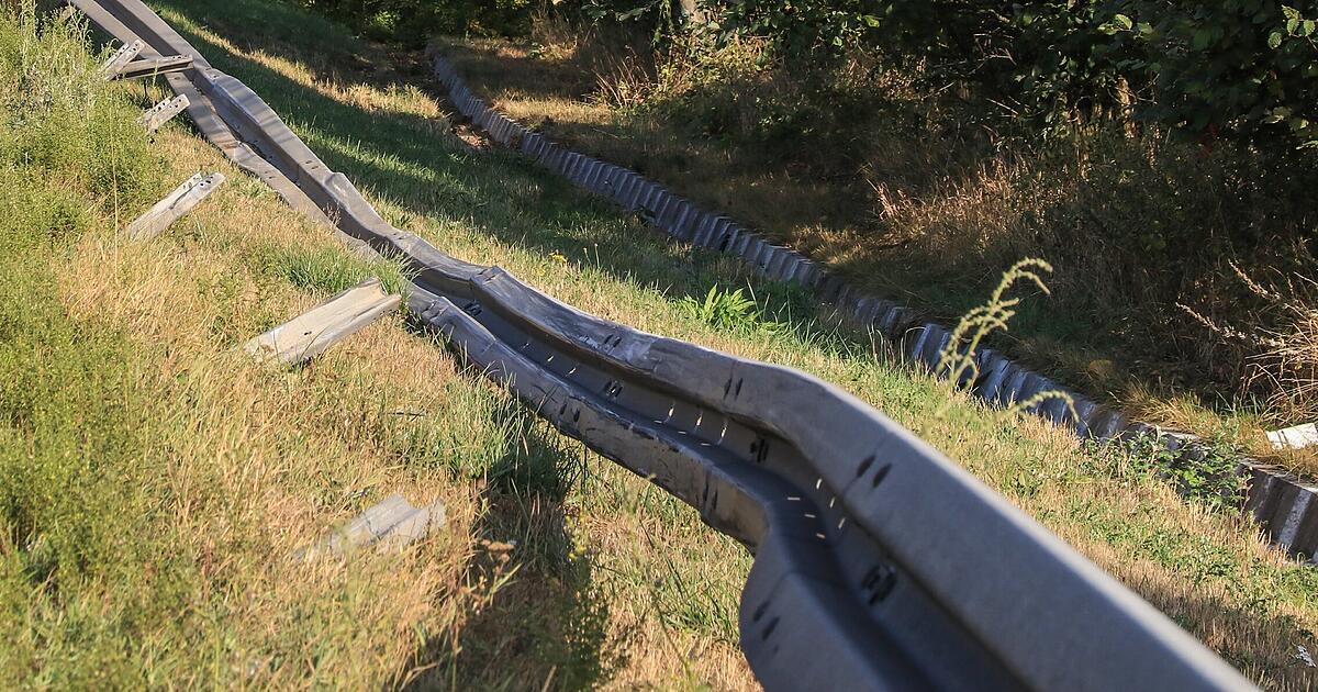Accident on the A7: Tanker truck crashes through guardrail near Oberthulba