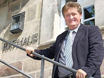 Hans-Peter Laschka, der Mitwitzer Rathaus-Chef, wird am Freitag 60. Foto: Veronika Schadeck