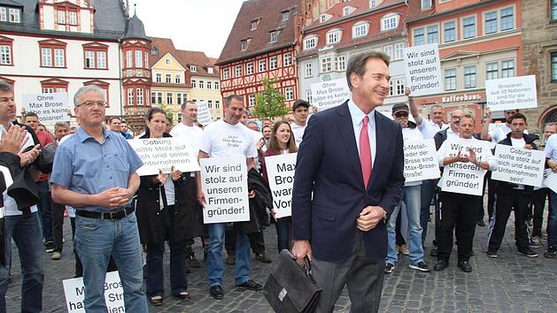 Ein zufriedener Michael Stoschek auf dem Weg in die Stadtratssitzung, in der es um eine Max-Brose-Stra&szlig;e geht.