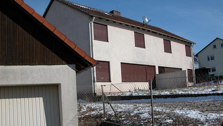Das Lehrerwohnhaus in der Haarder Burgstraße wird abgerissen. Foto: Ewald Kiesel