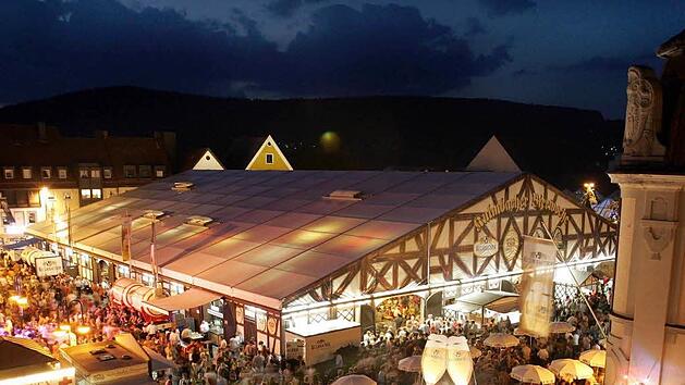 Am Samstag startet die Kulmbacher Bierwoche, die in diesem Jahr auch prominente Gesch&auml;ftskunden der Kulmbacher Carolin Schuberth (Werbeagentur "excellents" und "Waschies") und Tobias D&ouml;ppelhan ("brandsforpeople") lockt. Foto: BR-Archiv/Gabriele H&auml;nseler