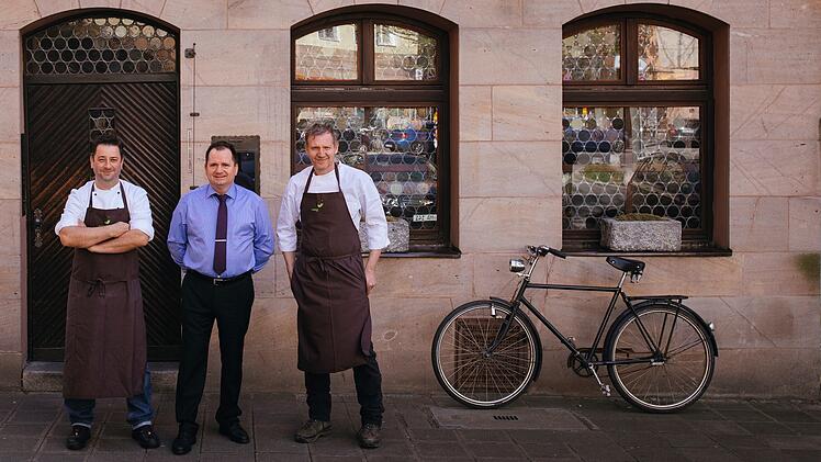 Nürnberg: Gastronom greift hart durch - Geldstrafe für nicht erscheinende Gäste