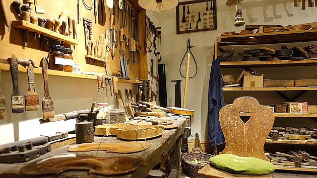 Im Bubenreutheum kannst du auch eine Geigenbauerwerkstatt sehen.