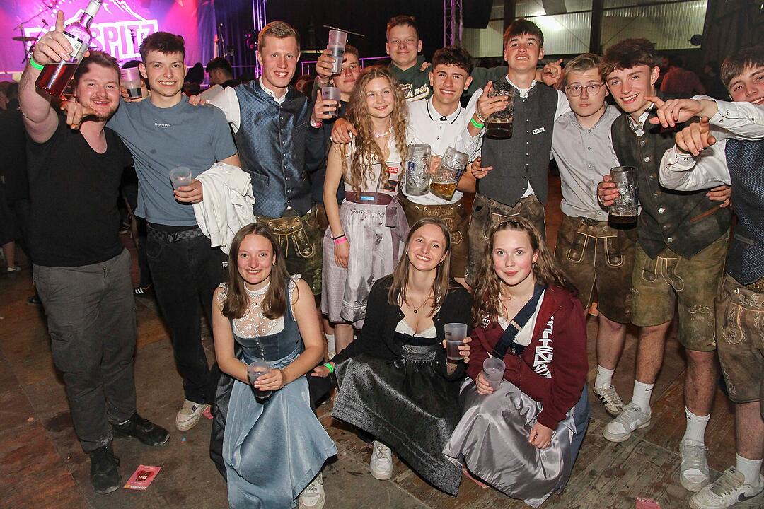 Gefeiert wurde mit der Kult-Partyrockband Radspitz!