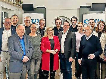 Das neugewählte Vorstandsteam des CSU-Ortsverbandes Bamberg-Berggebiet zusammen mit Melanie Huml (Bildmitte).