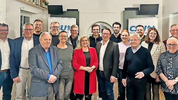 Das neugewählte Vorstandsteam des CSU-Ortsverbandes Bamberg-Berggebiet zusammen mit Melanie Huml (Bildmitte).