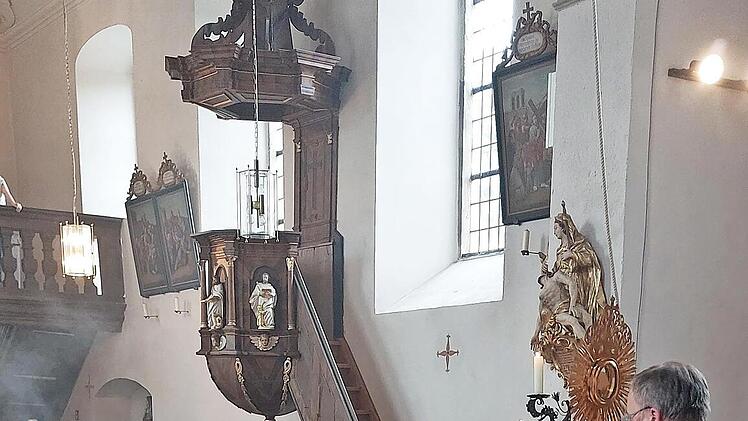 Pfarrer Norbert Wahler spendete den eucharistischen Segen