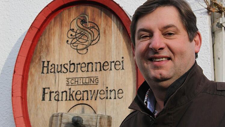 Klaus Schilling  vor seinem Haus in  der Frankenstraße 7.  Foto: Riegler