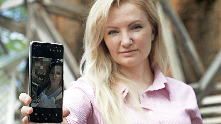 Larisa Kisliak hat ihren Bruder Maxim seit Monaten nicht mehr gesehen. Jetzt hofft sie, ihn und ihre Schwester Tatjana Ende September/Anfang Oktober im ukrainischen Kriegsgebiet treffen zu können. Foto: Steffen Standke