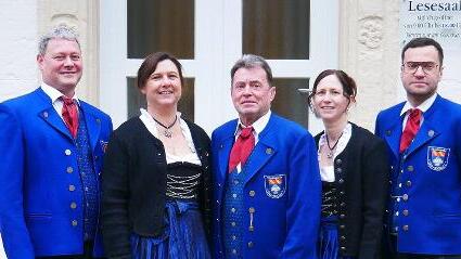 Der neue Vorstand ernannte gleich ein Ehrenmitglied: Rainer Memmel, Claudia Wachsmann, Ehrenmitglied Arno Holzheimer, Sabine Winter und Michael Holzheimer.