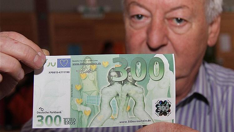 Skurrile Banknoten hatte Artur Bömmel parat.  Der Garitzer Münzsammler kennt sich bestens mit Geld aus. Foto: Gerd Schaar