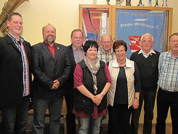 Ehrung treuer und engagierter Mitglieder: Tobias Pfülb, Hans Jürgen Pfülb, Josef Mützel, Sabine Schaupp, Karl Hugo, Renate Pfülb, Otmar Pfülb und Otmar Schubert. Foto: Ludwig Deschner