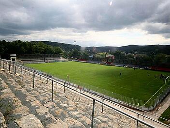 Im Weismainer Waldstadion wollten vom 13. bis zum 15. Juni Festivalbesucher zu Heavy-Metal-Musik feiern. Nach knapp einem Monat hat der vorläufige Insolvenzverwalter gestern das endgültige Aus für das "Legacy Open Air"-Festival bekannt gegeben. Foto: Archiv