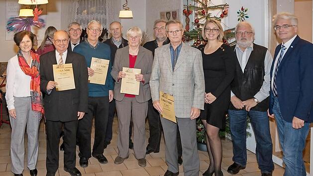 Wie jedes Jahr war die adventliche Veranstaltung der Katholischen Erziehergemeinschaft der festliche Rahmen f&uuml;r die Ehrung langj&auml;hriger Mitglieder.  Foto: Daniela Drummer