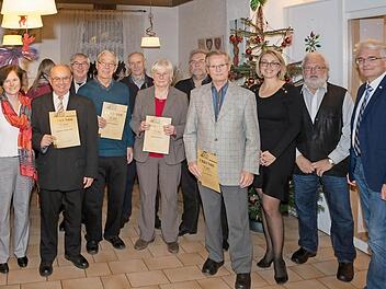 Wie jedes Jahr war die adventliche Veranstaltung der Katholischen Erziehergemeinschaft der festliche Rahmen für die Ehrung langjähriger Mitglieder.  Foto: Daniela Drummer