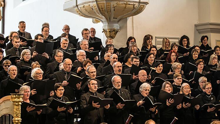 Der Coburger Bachchor unter Leitung von Peter Stenglein beeindruckte seine Zuhörer in St. Moriz mit selten zu hörenden Werken von E.T.A. _Hoffmann und César Franck.Foto: Jochen Berger