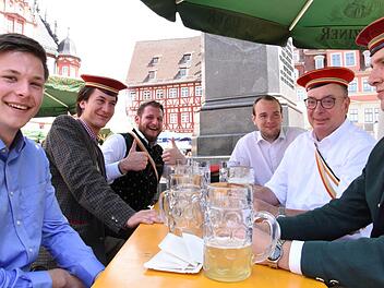 "Mit so einer Pose willst du in die Zeitung?" Freilich, antwortete der Teilnehmer aus Graz und streckte beide Daumen nach Oben. Fotos: Christoph Wiedemann