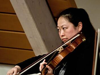 Zhuo Lu ist die Solistin beim Sinfoniekonzert der Musikfreunde Neustadt am 22. Februar.  Fotos: Jochen Berger