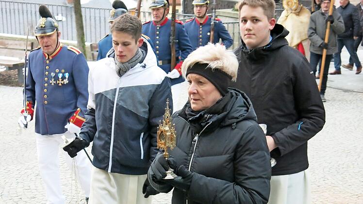 Die Reliquie ist ein wesentlicher Bestandteil der Prozession. Foto: Deuerling
