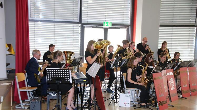 Die John-Philpps-Bigband umrahmte die Verabschiedung. Thomas Malz