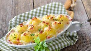 Knutschis  &Uuml;berbackene Kn&ouml;del mit Sahneso&szlig;e