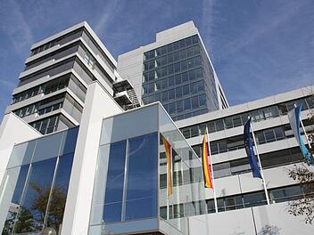 Die Stichwahl am Sonntag wird entscheiden ob der Erlanger OB Siegfried Balleis (CSU) erneut ins Rathaus einziehen wird oder ob sein Herausforderer Florian Janik (SPD) zulegen kann. Foto: Archiv/Stadtverwaltung