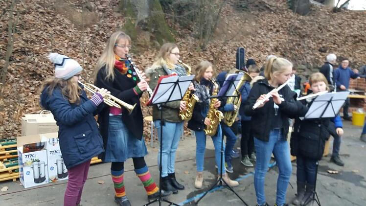 Alle Klassen hatten mit angepackt, um den Weihnachtsbasar attraktiv zu gestalten. Carmen Fehr