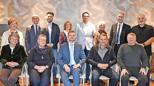 Landrat Wilhelm Schneider bedankte sich bei allen Mitarbeiterinnen und Mitarbeitern, die im vergangenen Jahr ihr Dienstjubiläum feiern konnten. Auch Geschäftsleiter Marcus Fröhlich, Joshua Pöhlmann (Arbeitsbereichsleiter Personalwesen) und Persona...