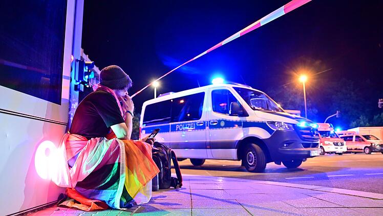 Auto rast in Menschenmenge - CSD in Berlin abgebrochen